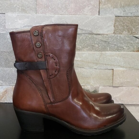 Clarks Women's Maymie Skye Boot (H108-20) - Picture 2 of 9